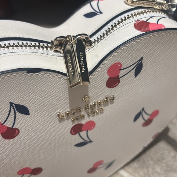 Kate Spade White and Red Crossbody Bag Modern Design - Picture 7 of 7